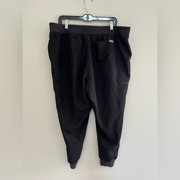 FIGS Zamora 2.0 Jogger Scrub Pants in Black, size 3XL/P - Picture 4 of 9